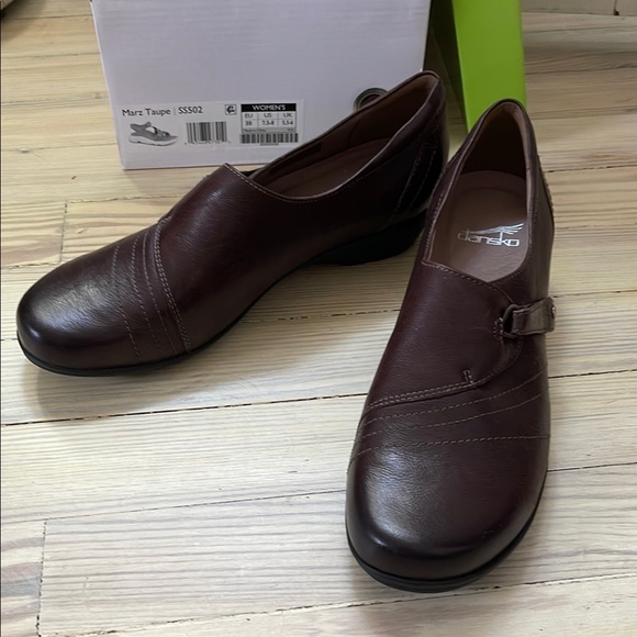 Dansko Brown women’s Franny Shoes - Picture 1 of 3